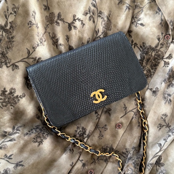 CHANEL Handbags - CHANEL Black Vintage Lizard Single Flap Bag Small GHW